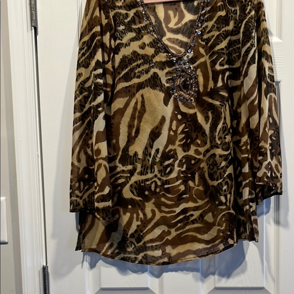 Animal print Brown and Tan Graphic Embellished 3/4 Sleeve Blouse. 2 splits.